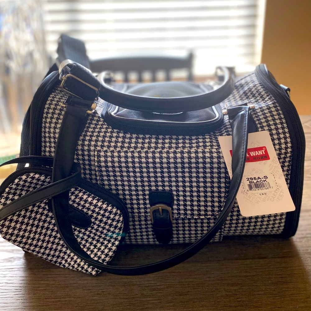 •NWT Gingham Puppy Bag
